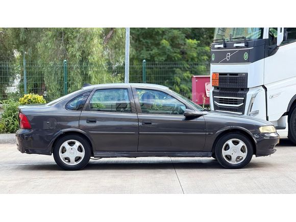 Galeriden Opel Vectra 2.0 DTI Comfort 2000 Model Mersin