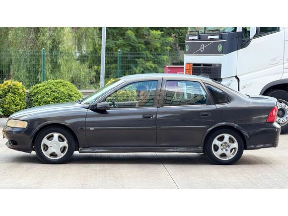 Galeriden Opel Vectra 2.0 DTI Comfort 2000 Model Mersin