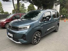 2025 MODEL OTOMATİK OPEL COMBO 1.5 DİZEL 130 BG.ULTİMATE CAM TAVAN HATASIZ GARANTİLİ 