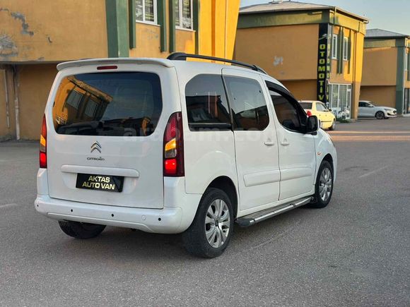 Galeriden Citroen Berlingo 1.6 HDi Selection 2013 Model Van