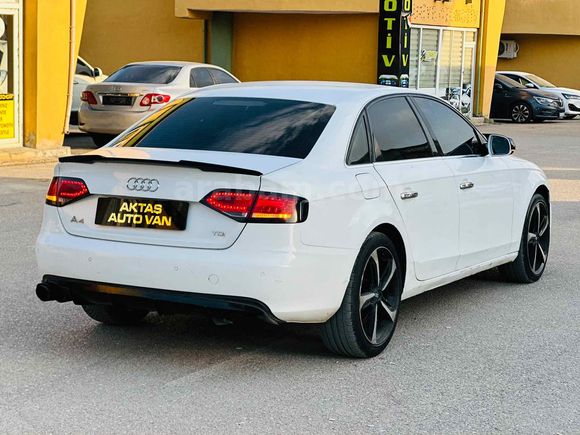 Galeriden Audi A4 Sedan 2.0 TDI 2011 Model Van