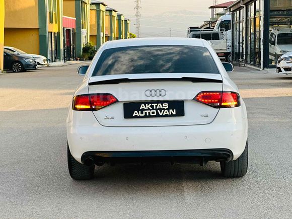 Galeriden Audi A4 Sedan 2.0 TDI 2011 Model Van