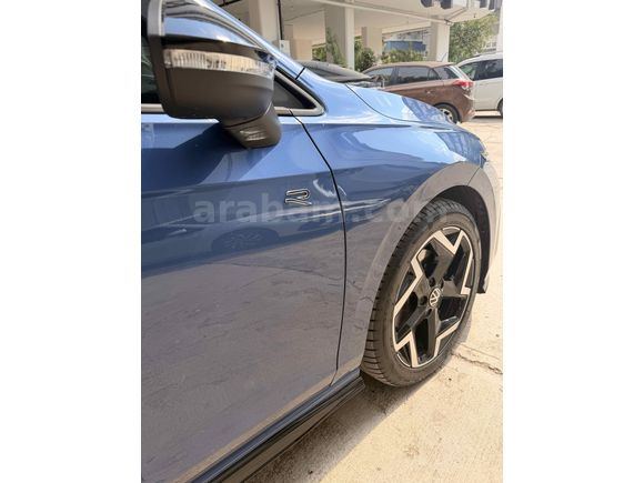Golf 1.5 eTSI R Line 2025 Model  Black Style