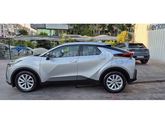 Sahibinden Toyota C-HR 1.8 Hybrid Flame 2024 Model 