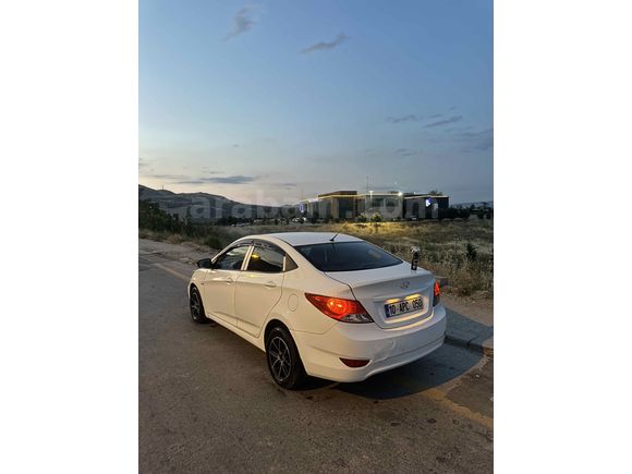 Sahibinden Hyundai Accent Blue 1.4 D-CVVT Mode 2014 Model 