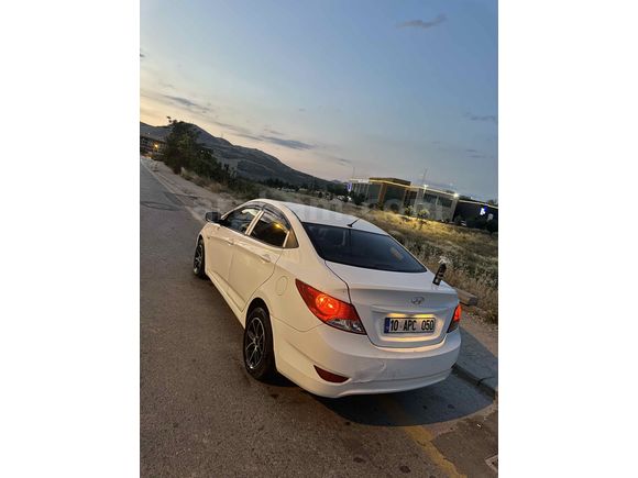 Sahibinden Hyundai Accent Blue 1.4 D-CVVT Mode 2014 Model 