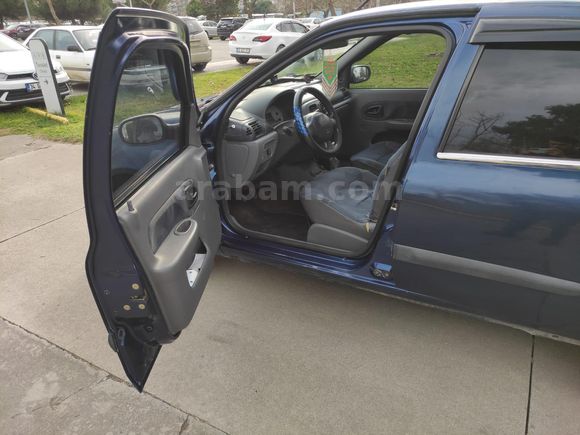 Renault Clio 1.4 16 walf 2001 Model