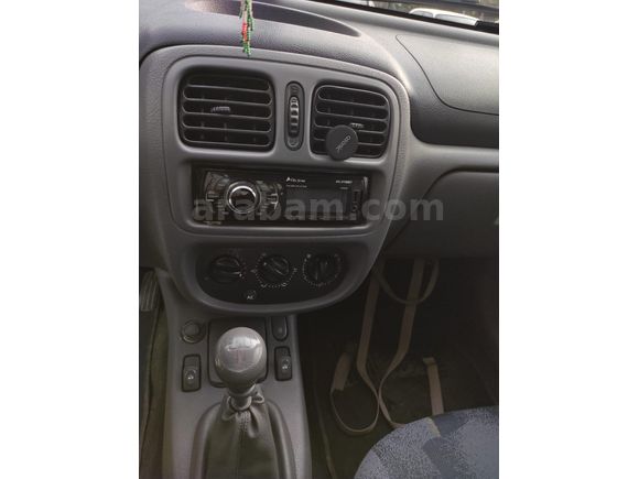 Renault Clio 1.4 16 walf 2001 Model