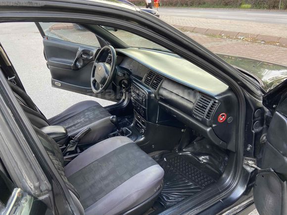 BEŞLER AUTO DAN 1997 MODEL 
2.0 MOTOR CD  PAKET KLIMALI

