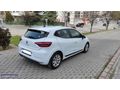 Pazarlıksız Bakımlı Tesla Ekranlı Renault Clio