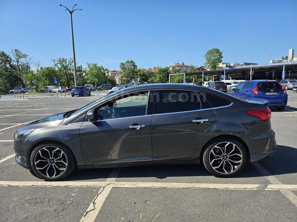 Sahibinden Ford Focus 2017 titanyum 1.5 TDCi  powersift yarı otomatik