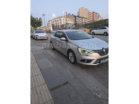 Sahibinden Renault Megane 1.5 Blue DCI Touch 2020 Model