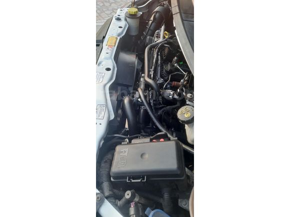 6İLERİ VİTES. ARKADAN İTİŞ. MOTOR YÜZDE 80, KASASI DÜZGÜN