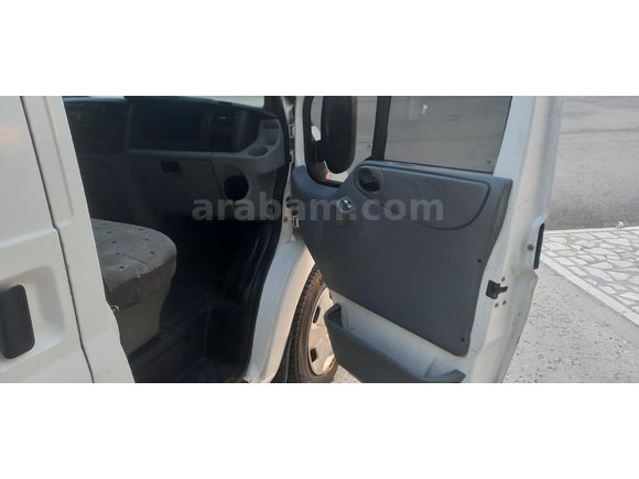 6İLERİ VİTES. ARKADAN İTİŞ. MOTOR YÜZDE 80, KASASI DÜZGÜN