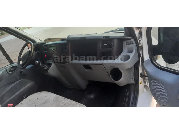 6İLERİ VİTES. ARKADAN İTİŞ. MOTOR YÜZDE 80, KASASI DÜZGÜN