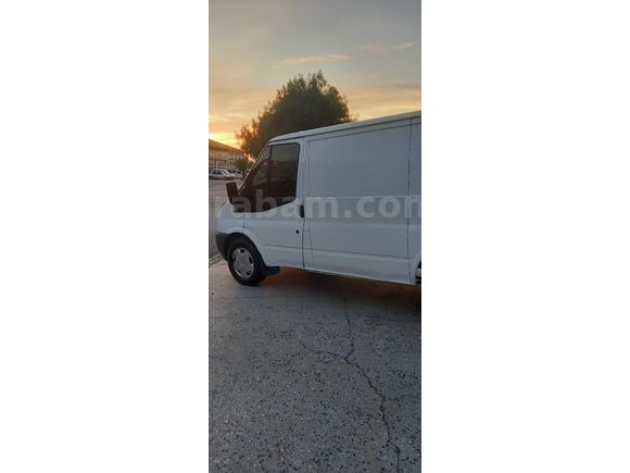 6İLERİ VİTES. ARKADAN İTİŞ. MOTOR YÜZDE 80, KASASI DÜZGÜN