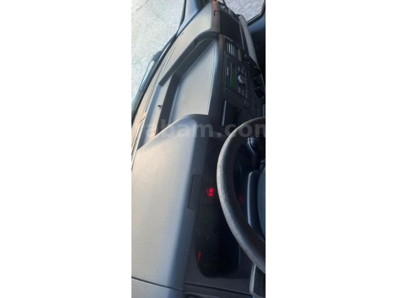 6İLERİ VİTES. ARKADAN İTİŞ. MOTOR YÜZDE 80, KASASI DÜZGÜN