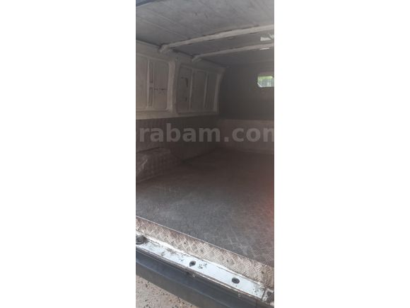6İLERİ VİTES. ARKADAN İTİŞ. MOTOR YÜZDE 80, KASASI DÜZGÜN