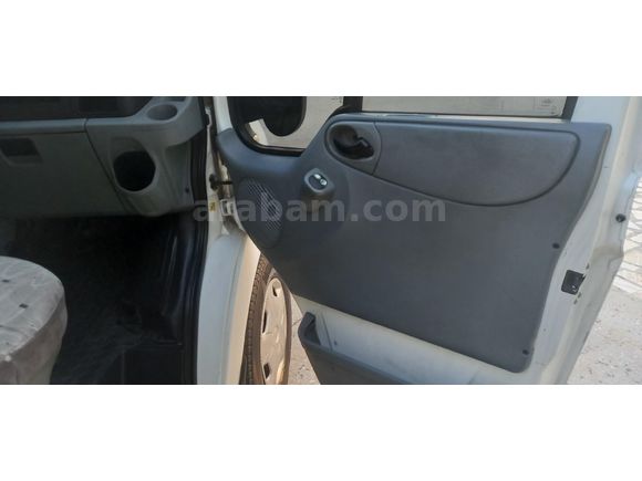 6İLERİ VİTES. ARKADAN İTİŞ. MOTOR YÜZDE 80, KASASI DÜZGÜN