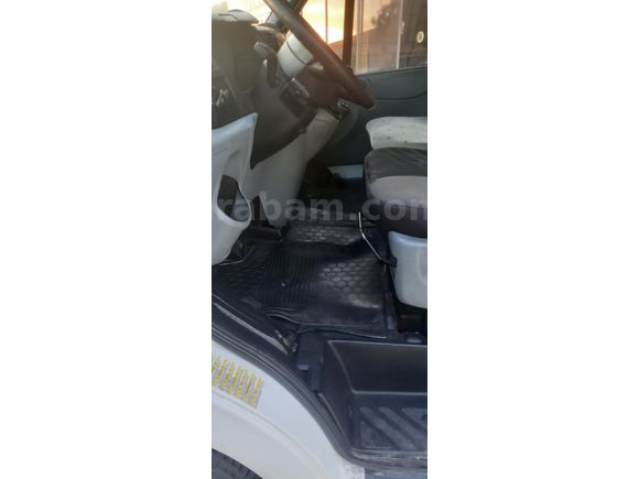 6İLERİ VİTES. ARKADAN İTİŞ. MOTOR YÜZDE 80, KASASI DÜZGÜN