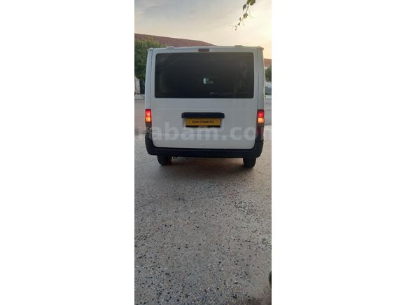 6İLERİ VİTES. ARKADAN İTİŞ. MOTOR YÜZDE 80, KASASI DÜZGÜN