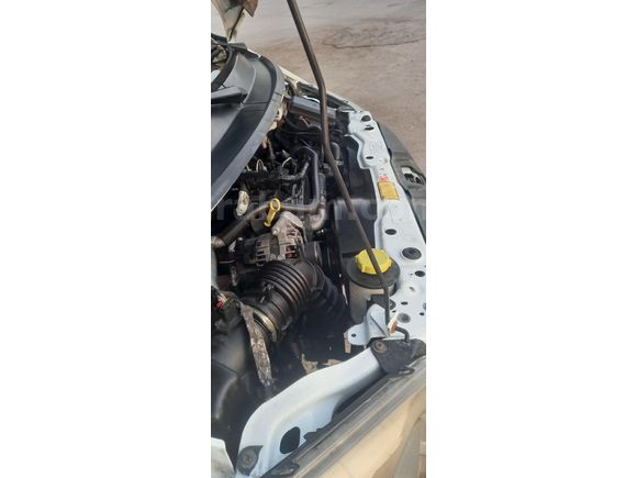 6İLERİ VİTES. ARKADAN İTİŞ. MOTOR YÜZDE 80, KASASI DÜZGÜN