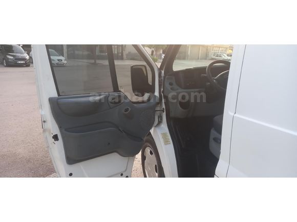 6İLERİ VİTES. ARKADAN İTİŞ. MOTOR YÜZDE 80, KASASI DÜZGÜN
