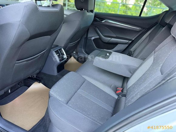İLK ELDEN 2024 SKODA OCTAVİA 1.5 E-TEC PREMİUM HYBRİD 17.200 KM