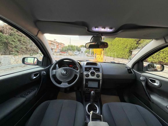 2004 Model   1.6 dinamik 223KM de masrafsız  gerçek kırmızı 