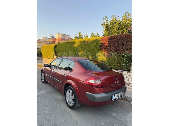 2004 Model   1.6 dinamik 223KM de masrafsız  gerçek kırmızı 