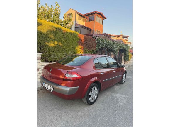 2004 Model   1.6 dinamik 223KM de masrafsız  gerçek kırmızı 