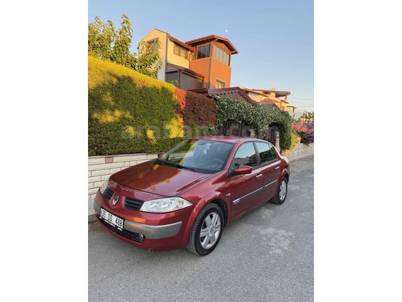 2004 Model   1.6 dinamik 223KM de masrafsız  gerçek kırmızı 