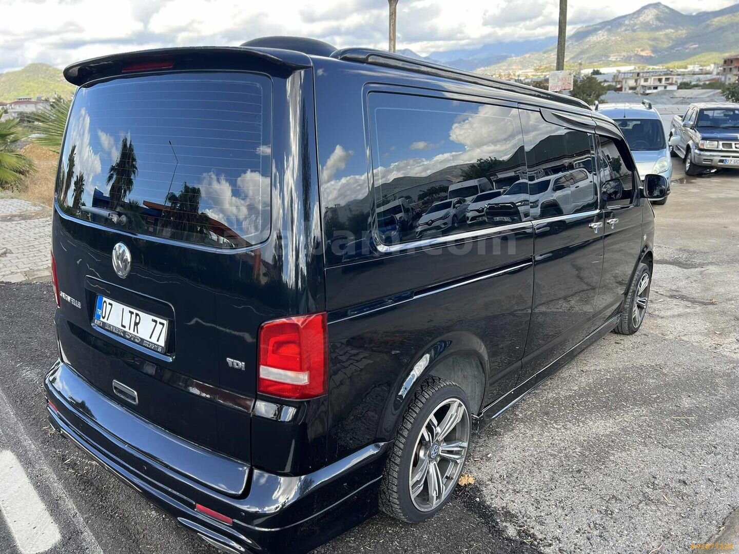 Galeriden Volkswagen Caravelle 2.0 TDI Comfortline 2011 Model Antalya 360.000 km Siyah 5