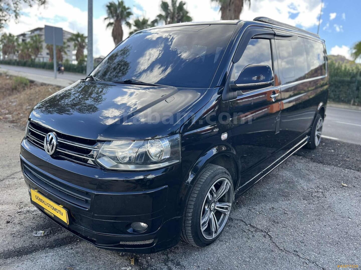 Galeriden Volkswagen Caravelle 2.0 TDI Comfortline 2011 Model Antalya 360.000 km Siyah 7