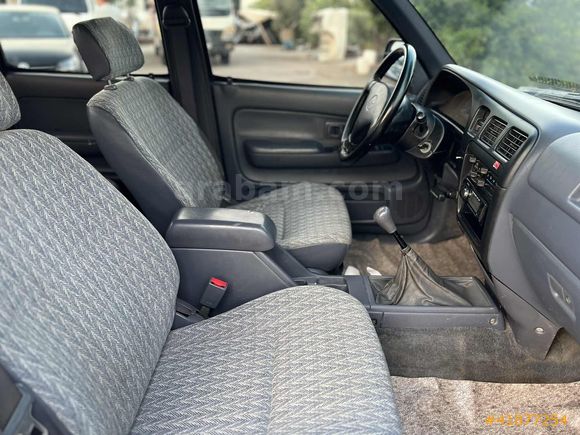 KLİMALI 2003 TOYOTA HİLÜX 2.4 D