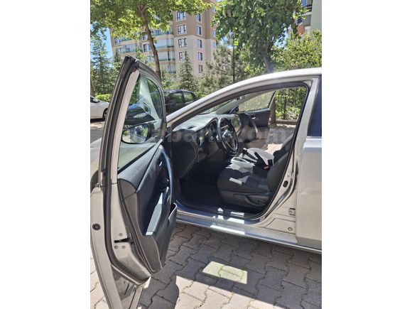 Sahibinden Toyota Auris 1.4 D-4D Active Skypack 2013 Model