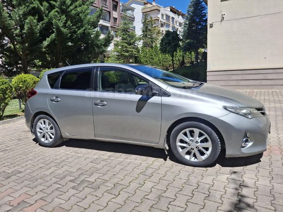 Sahibinden Toyota Auris 1.4 D-4D Active Skypack 2013 Model