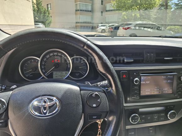 Sahibinden Toyota Auris 1.4 D-4D Active Skypack 2013 Model