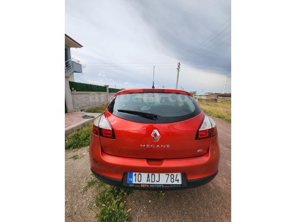 2015 Model 1.5 dCi Touch Plus Değişen Tramer Yok