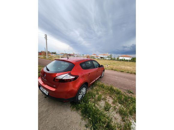 2015 Model 1.5 dCi Touch Plus Değişen Tramer Yok