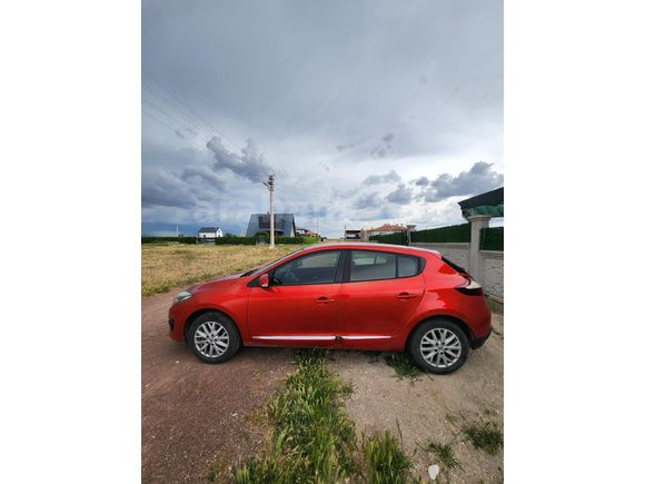 2015 Model 1.5 dCi Touch Plus Değişen Tramer Yok