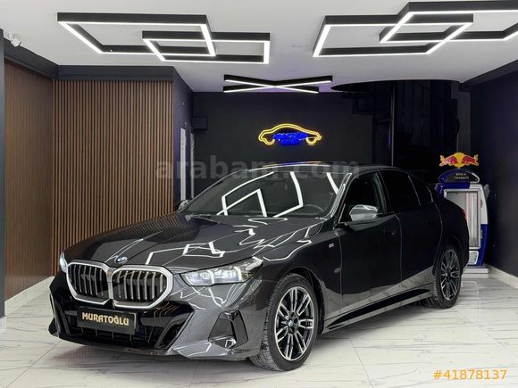 MURATOĞLU__2023 BMW 5.20D XDRİVE MSPORT BOYASIZ GARANTİLİ BAYİ