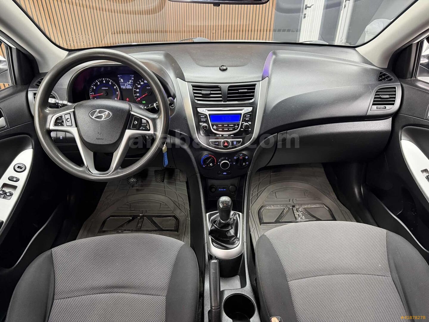 Galeriden Hyundai Accent Blue 1.4 CVVT Biz 2013 Model İstanbul 220.000 km Beyaz 7
