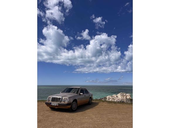 Mercedes-benz w124 200E