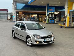 Sahibinden Opel Astra 1.6 twinport Model 2005 bu paraya klimalı donanımlı başka araç yok depo kapağı kilitli özliği bile mevcut