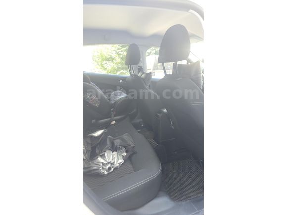 2. Sahibinden peugeot 208