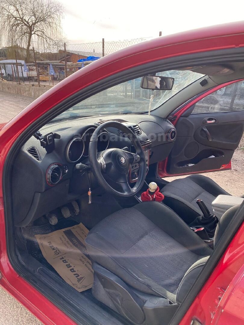 Sahibinden Alfa Romeo 147 1.6 TS Progression 2004 Model Ankara 303.000 km Kırmızı 6
