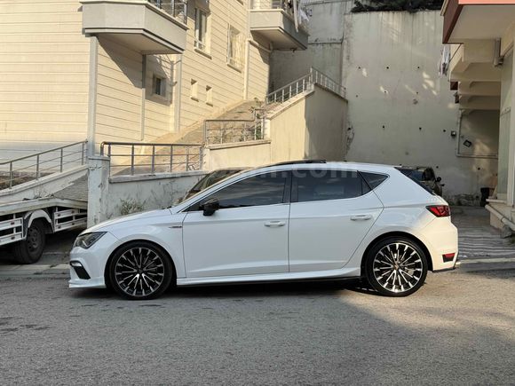 SEAT LEON MAKYAJLI SANROOFLU 1.6TDİ