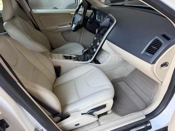 AKTİF 2014 VOLVO XC60 2.0 D4 ADVANCE EXTRA BAKIMLI FULL BOYASIZ