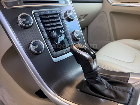 AKTİF 2014 VOLVO XC60 2.0 D4 ADVANCE EXTRA BAKIMLI FULL BOYASIZ